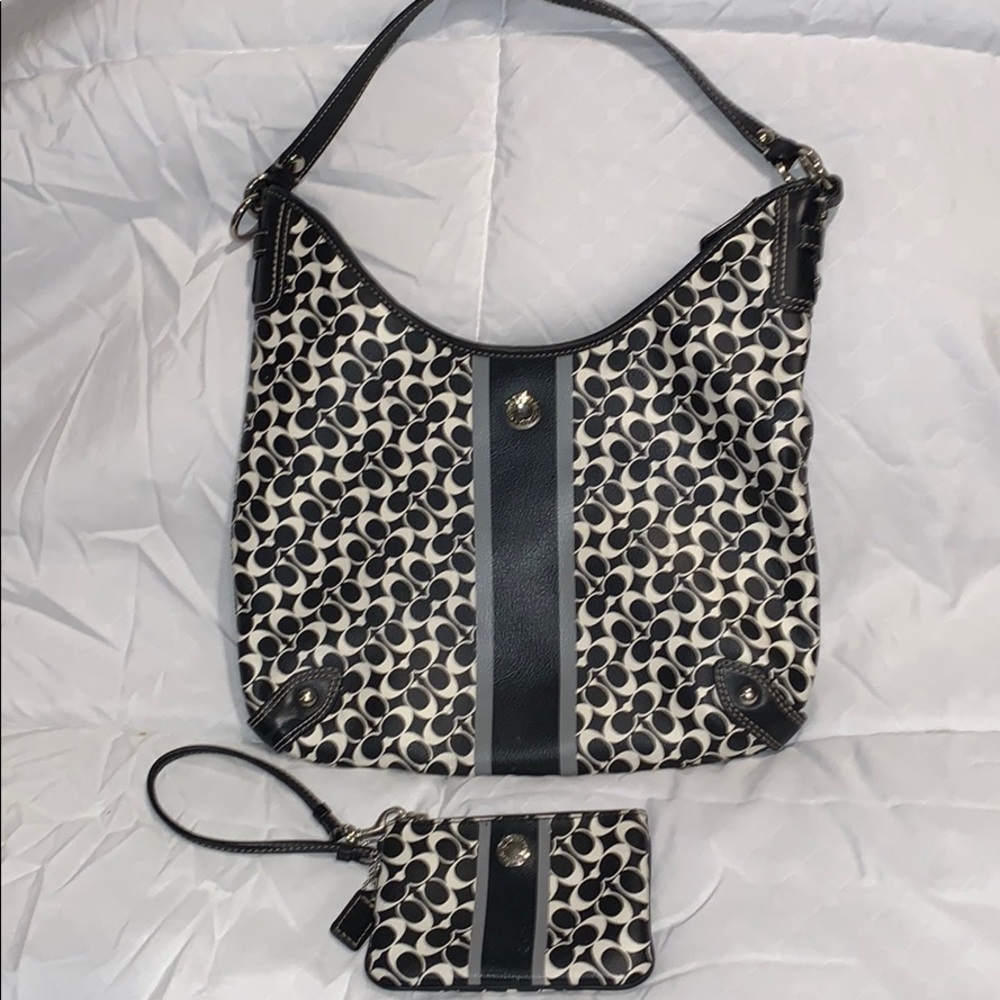 Authentic Vintage COACH bag w matching wristlet 🖤